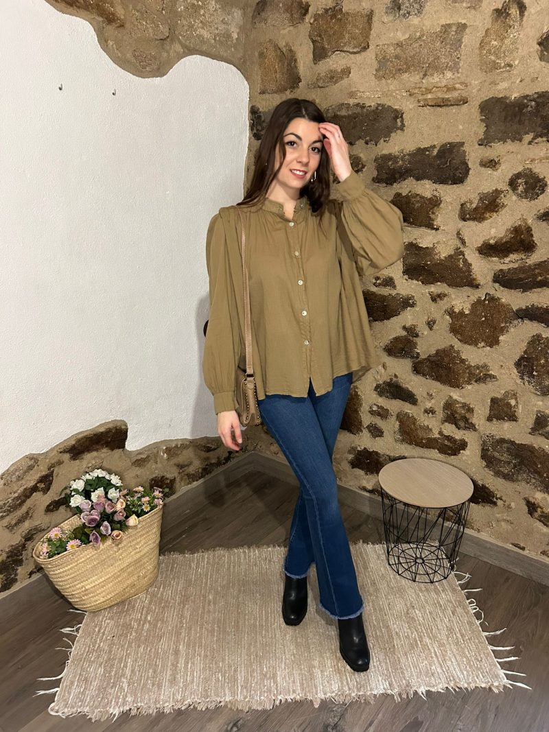 BLUSA HOMBRERAS
